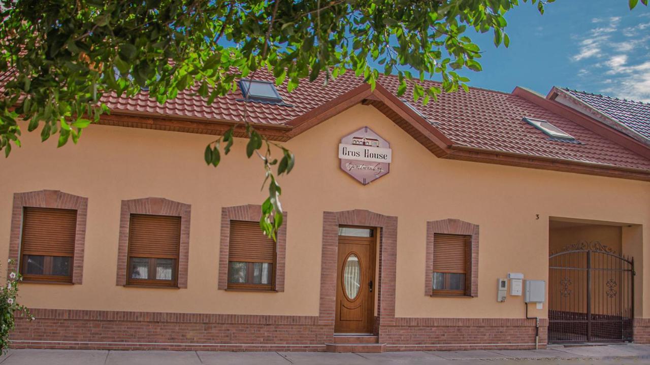 Oros House Apartmanház Orosháza Exterior foto