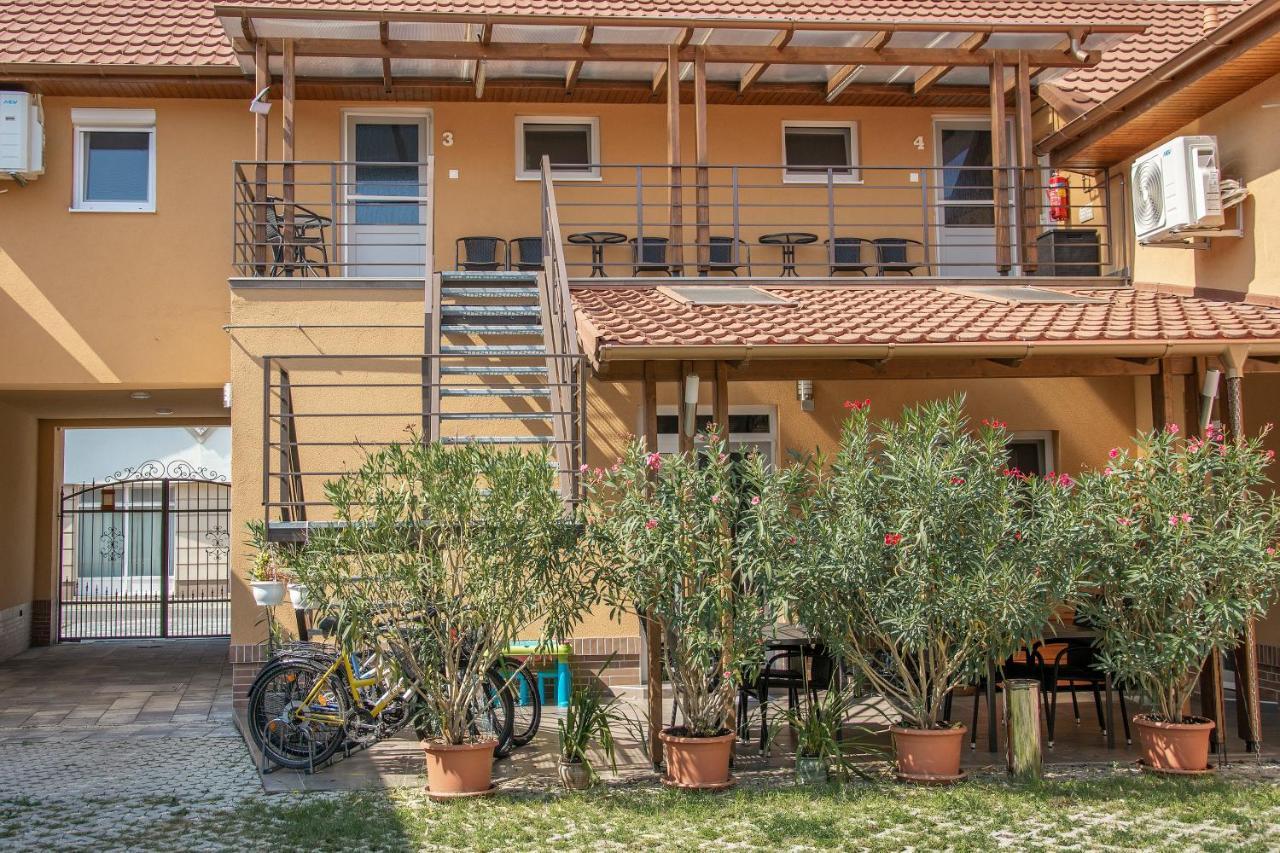 Oros House Apartmanház Orosháza Exterior foto