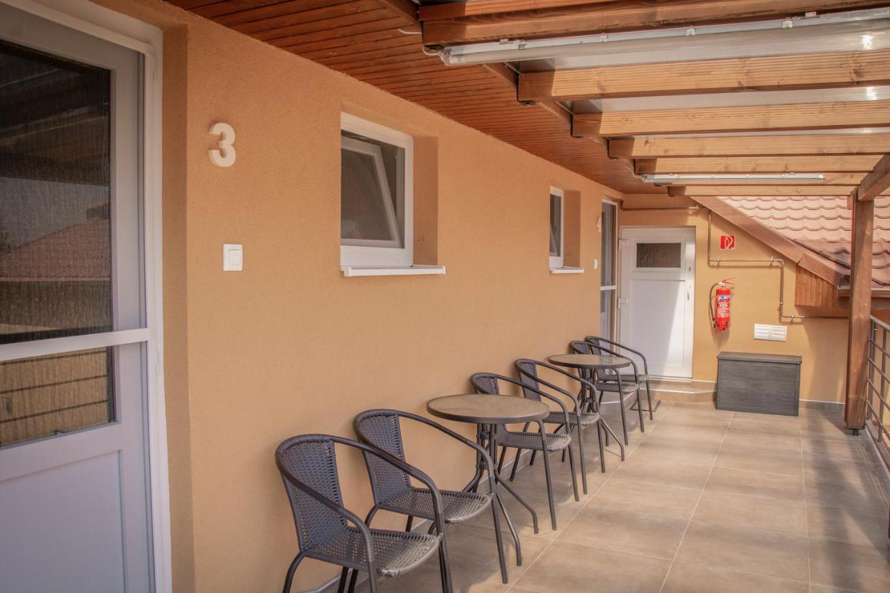 Oros House Apartmanház Orosháza Exterior foto
