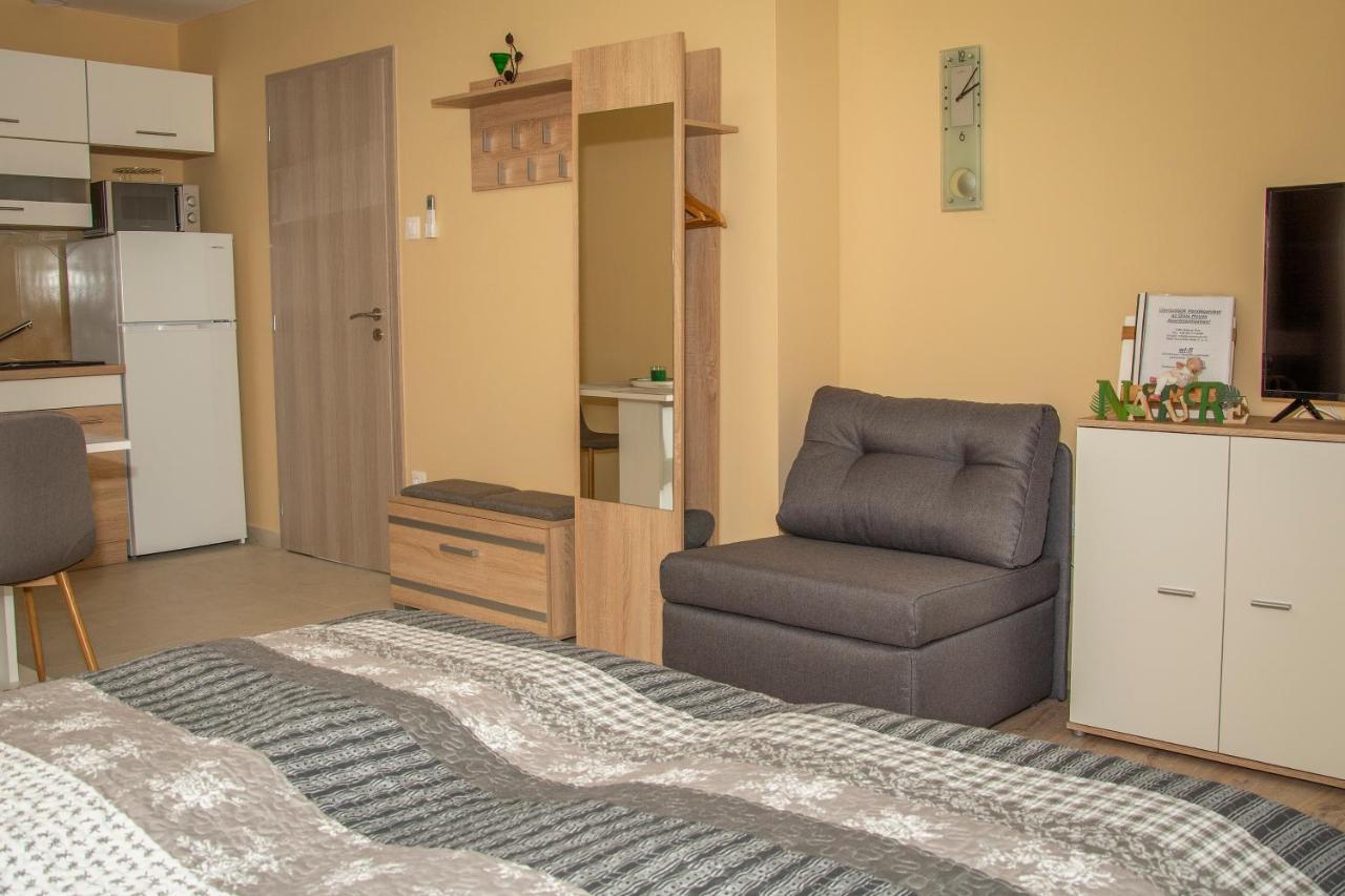 Oros House Apartmanház Orosháza Exterior foto